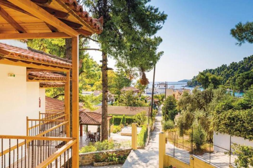 Aparthotel The Pine Trees à Agnontas Extérieur photo