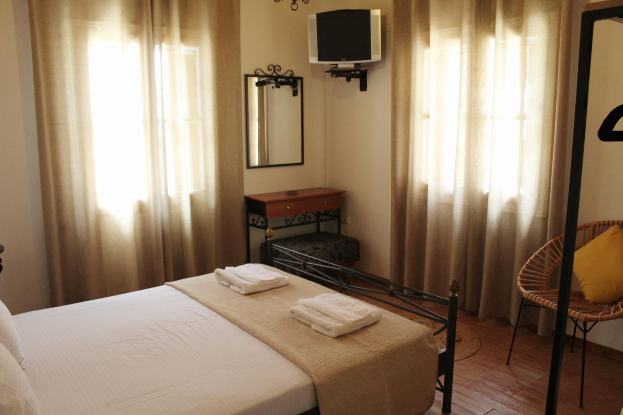 Aparthotel The Pine Trees à Agnontas Extérieur photo