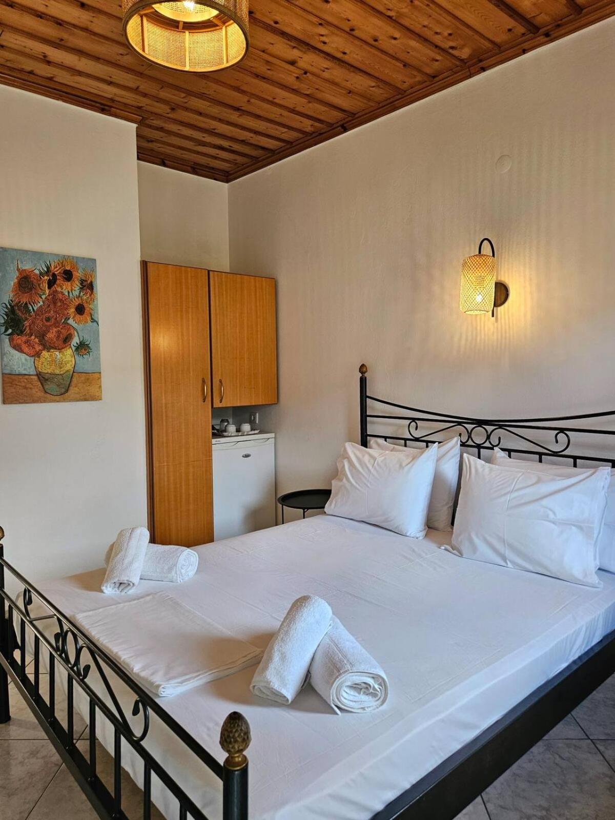 Aparthotel The Pine Trees à Agnontas Extérieur photo