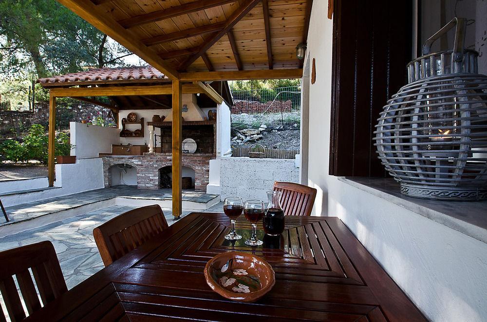 Aparthotel The Pine Trees à Agnontas Extérieur photo