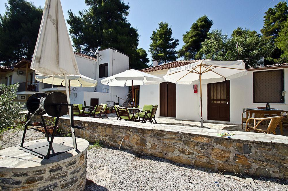 Aparthotel The Pine Trees à Agnontas Extérieur photo