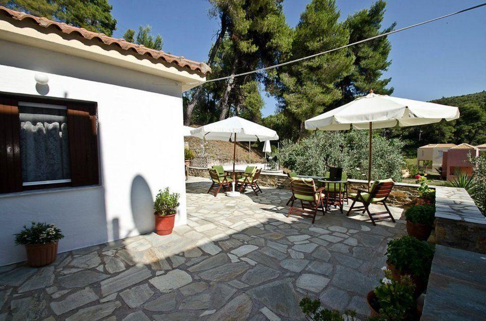 Aparthotel The Pine Trees à Agnontas Extérieur photo