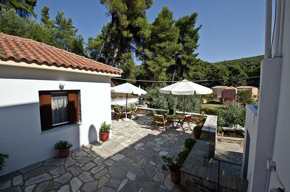 Aparthotel The Pine Trees à Agnontas Extérieur photo